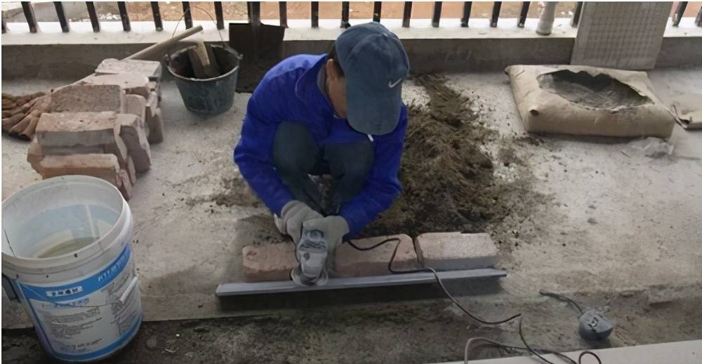 瓷砖师傅手艺区别大吗图片视频(瓷砖师傅手艺区别大吗图片视频讲解)