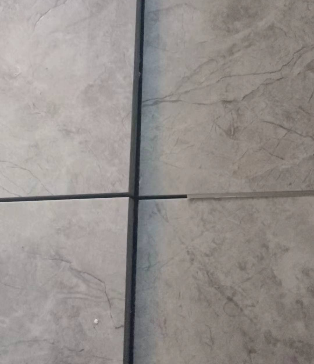 墙面瓷砖翘起来了怎么修复(卫生间墙面瓷砖翘起来了怎么修复) 墙面瓷砖翘起来了怎么修复(卫生间墙面瓷砖翘起来了怎么修复)