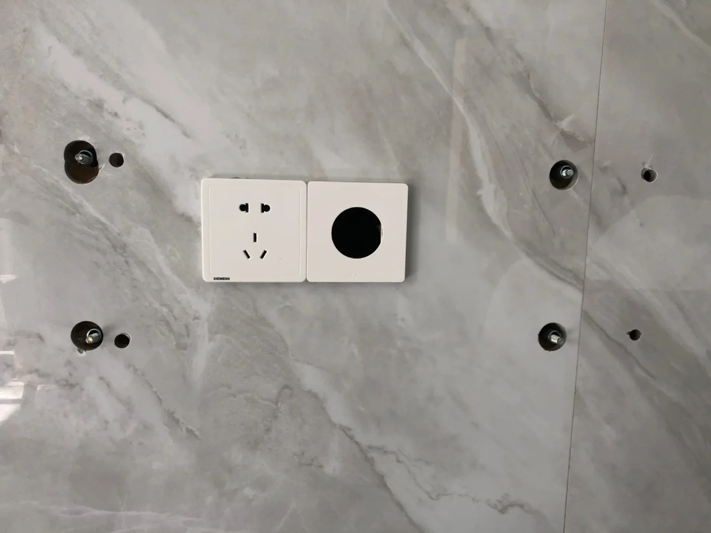 瓷砖墙壁打孔技巧图解(墙壁瓷砖打孔用什么方法好) 瓷砖墙壁打孔技巧图解(墙壁瓷砖打孔用什么方法好)