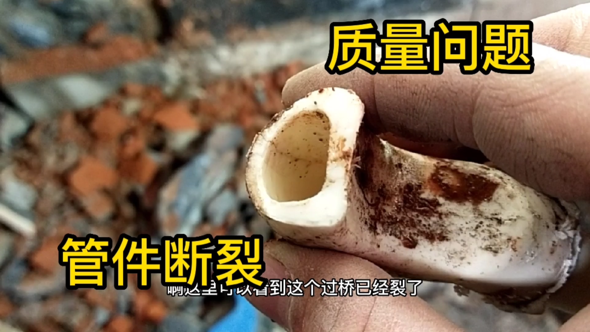 墙砖水管口孔开大了怎么办(墙砖水管口孔开大了怎么办呢)